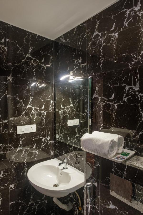 Hotel Opal Колхапур Экстерьер фото