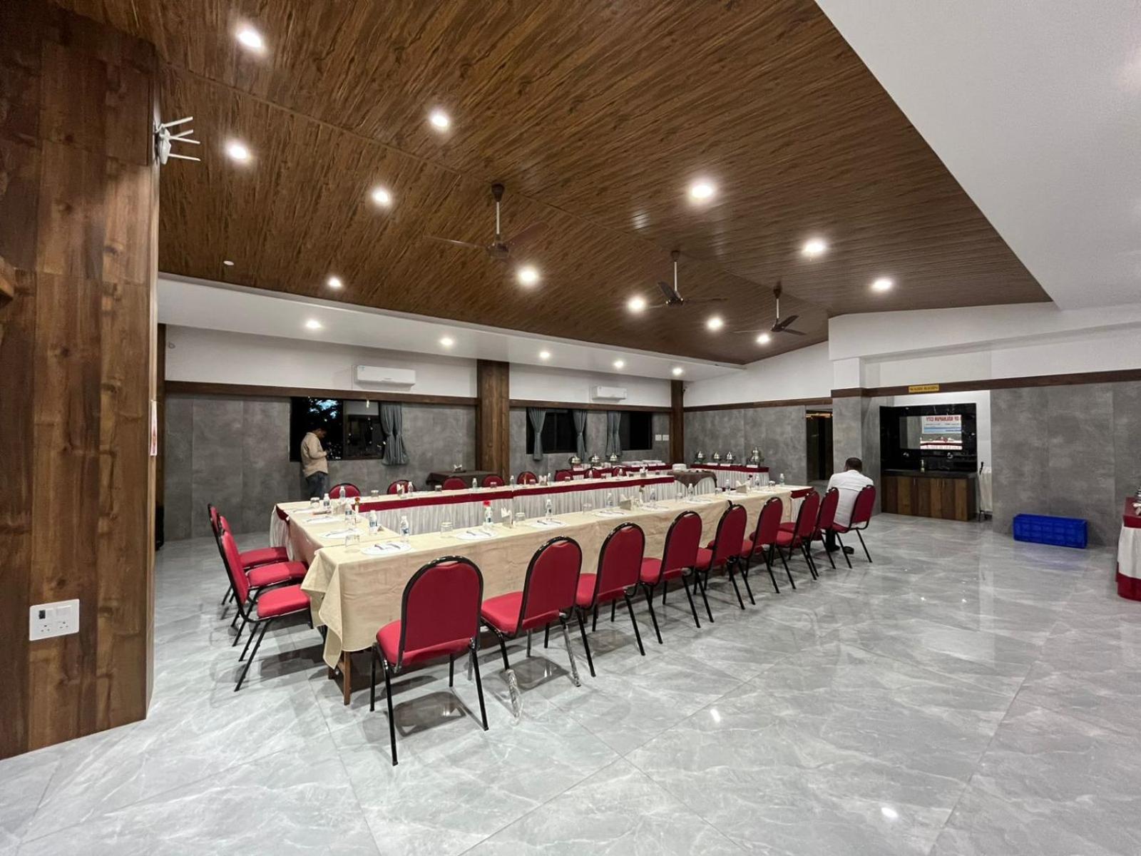 Hotel Opal Колхапур Экстерьер фото